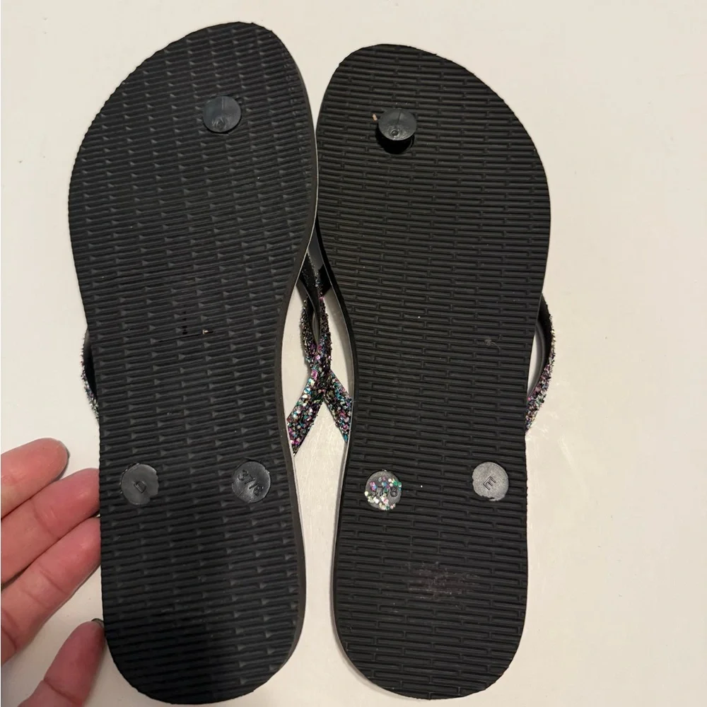 EUC Women’s Havaianas Sparkly Flip Flops Size Medium (7-8) - Picture 3 of 4